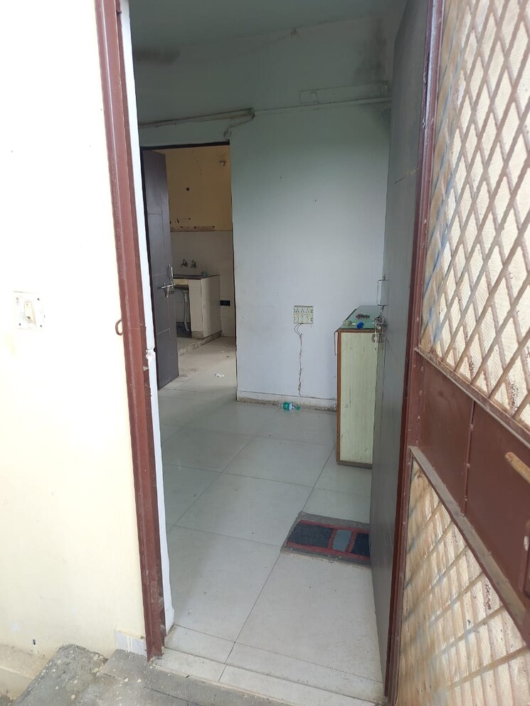 Kitchen, lajpat nagar i 1 Bedroom 500 Sq.Ft. Builder Floor In Lajpat Nagar I Delhi 9123935