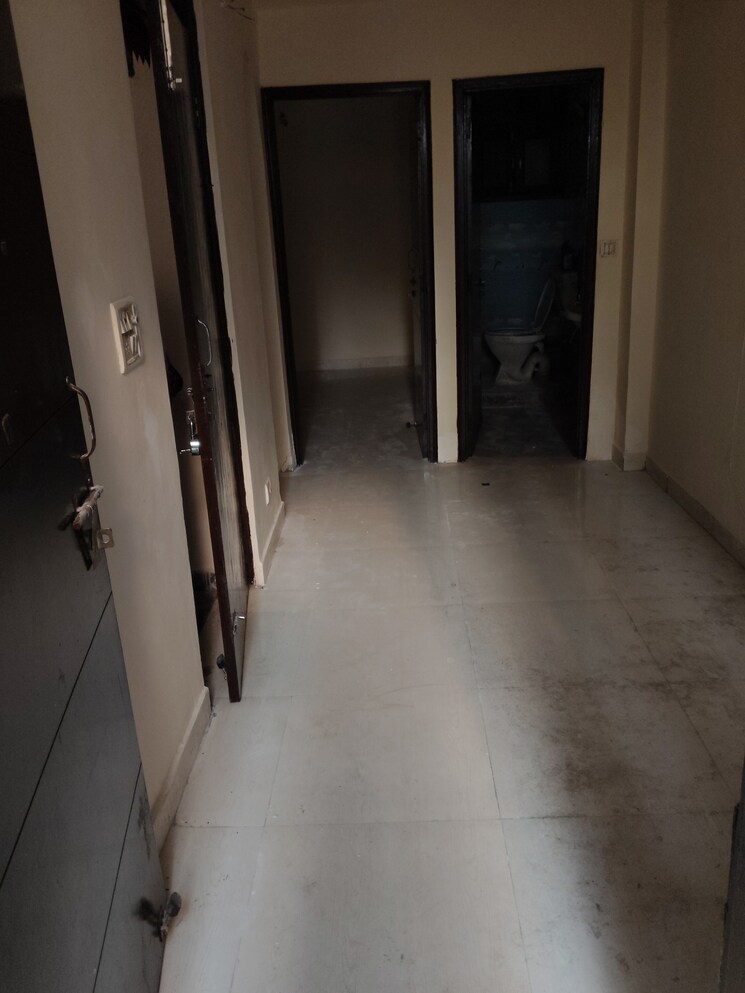 Room, krishna park 2.5 Bedroom 85 Sq.Yd. Apartment In Krishna Park Delhi 9123937