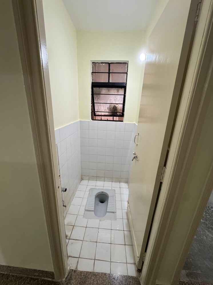 Bathroom, surana-poonam-garden 2 Bedroom 770 Sq.Ft. Apartment In Bibwewadi Pune 9123959