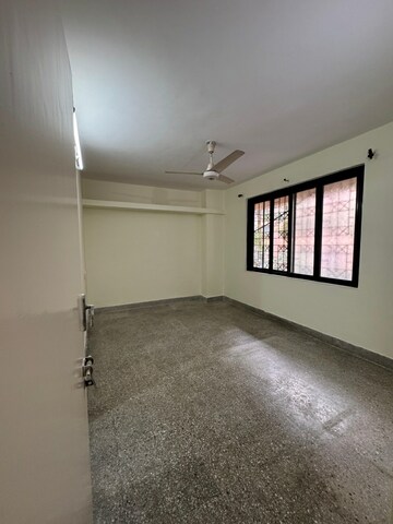 Room in 2 BHK Apartment at Surana Poonam Garden, Bibwewadi – for Rent