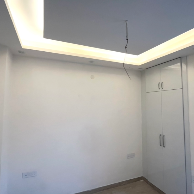 Room, sector 11 4 Bedroom 500 Sq.Yd. Builder Floor In Sector 11 Faridabad 9124043