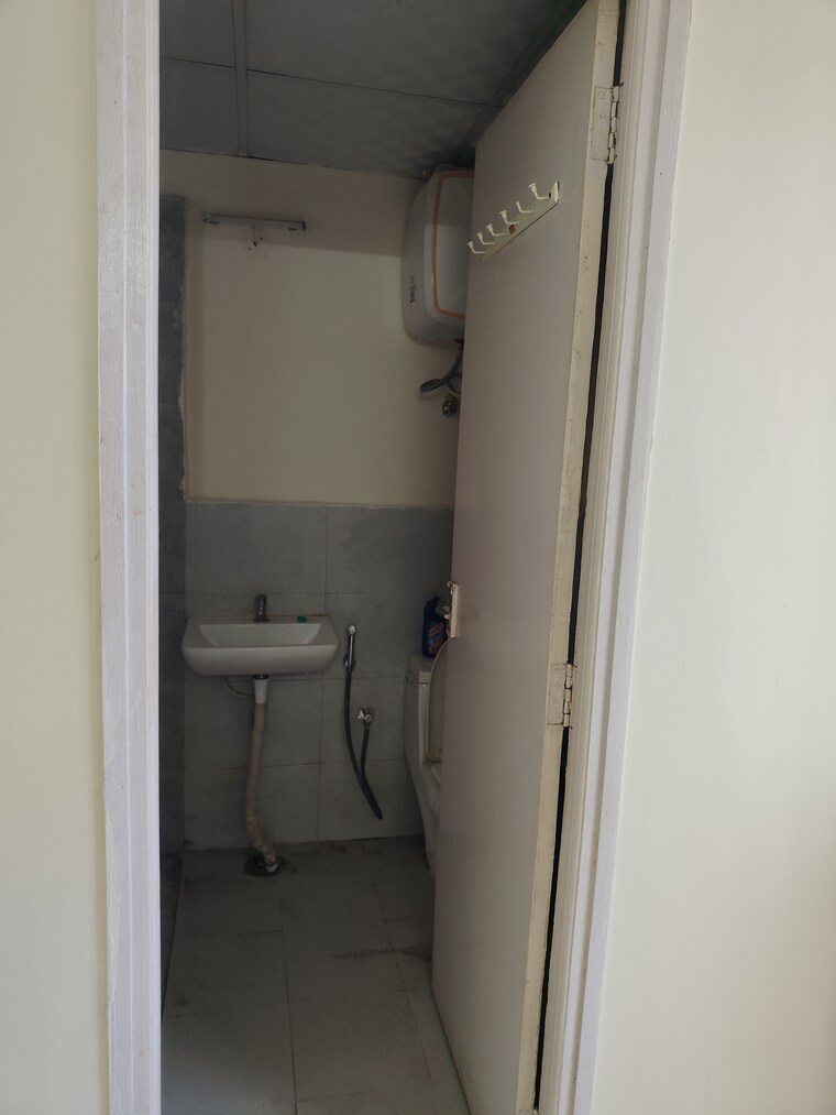 Bathroom, suncity-avenue-76 2 Bedroom 682 Sq.Ft. Apartment In Sector 76 Gurgaon 9124049