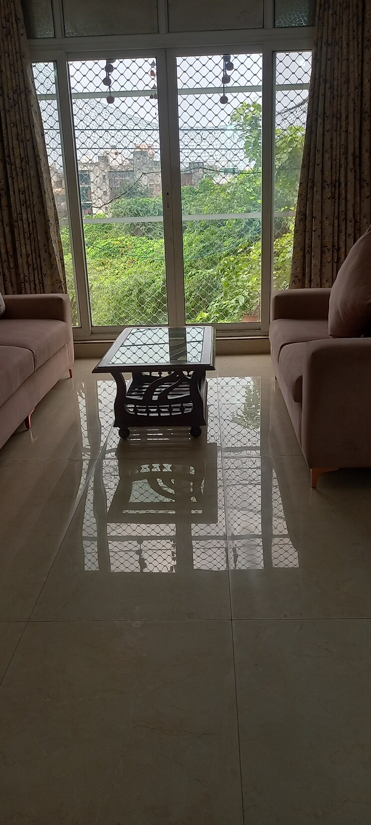 Living Room, ip extension 2 Bedroom 1400 Sq.Ft. Apartment In Ip Extension Delhi 9124098