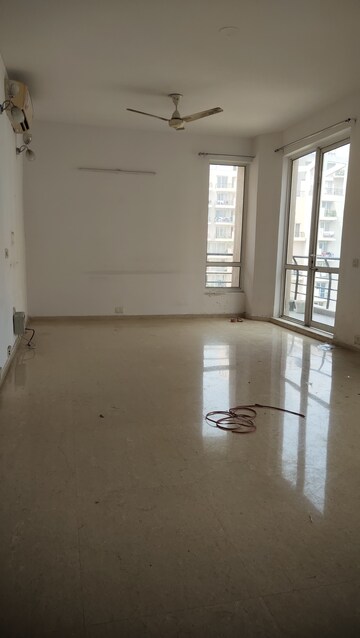 Furnished Amenities in 3 BHK Apartment at Unitech Escape, Sector 50 – for Rent