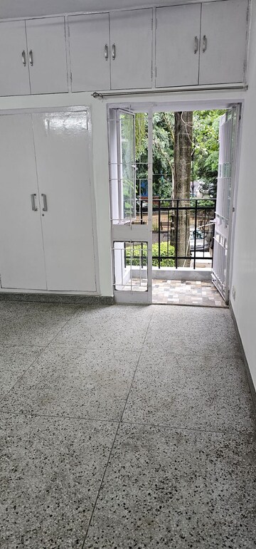 Room in 3 BHK Independent House at Vasant Enclave – for Rent