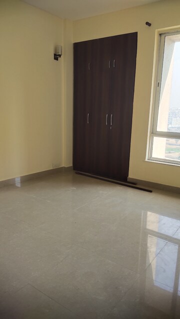 Furnished Amenities in 3 BHK Apartment at Unitech Escape, Sector 50 – for Sale