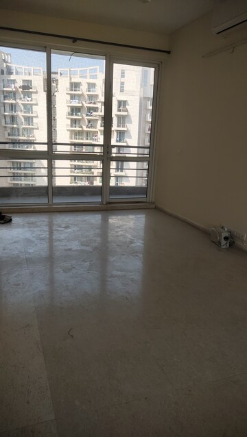 Room in 3 BHK Apartment at Unitech Escape, Sector 50 – for Sale