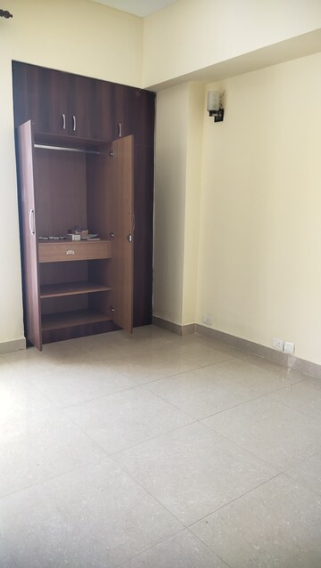 Furnished Amenities in 3 BHK Apartment at Unitech Escape, Sector 50 – for Sale