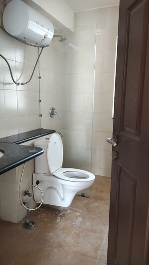 Furnished Amenities in 3 BHK Apartment at Unitech Escape, Sector 50 – for Sale