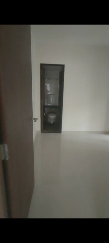 Room in 2 BHK Apartment at Worli Naka – for Rent