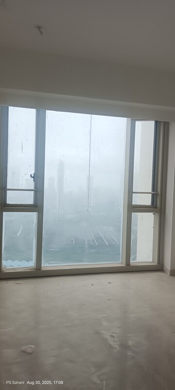 Room in 3 BHK Apartment at Lodha Supremus Lower Parel, Lower Parel – for Rent