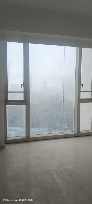 Room in 3 BHK Apartment at Lodha Supremus Lower Parel, Lower Parel – for Rent