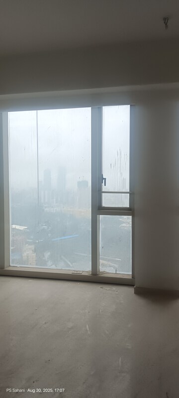 Room in 3 BHK Apartment at Lodha Supremus Lower Parel, Lower Parel – for Rent