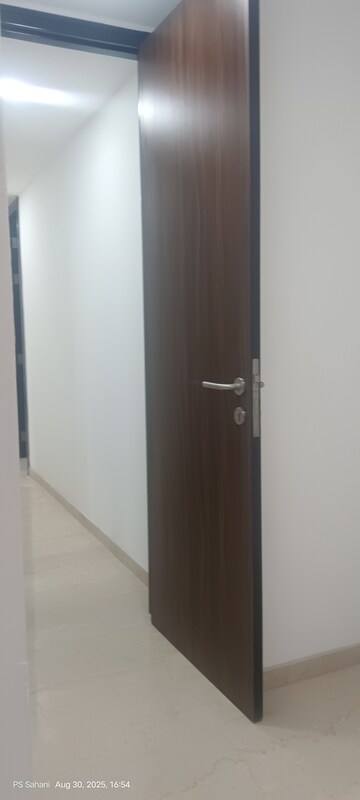 Room in 3 BHK Apartment at Lodha Supremus Lower Parel, Lower Parel – for Rent