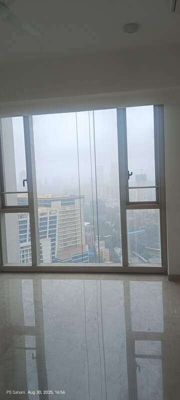 Room in 3 BHK Apartment at Lodha Supremus Lower Parel, Lower Parel – for Rent