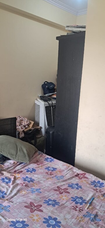 Bedroom in 3.5 BHK Apartment at Gaur City 6th Avenue, Sector 4 Greater Noida – for Rent