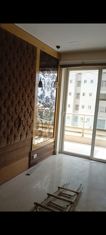 Room in 4 BHK Apartment at Abw La Lagune, Sector 54 – for Rent