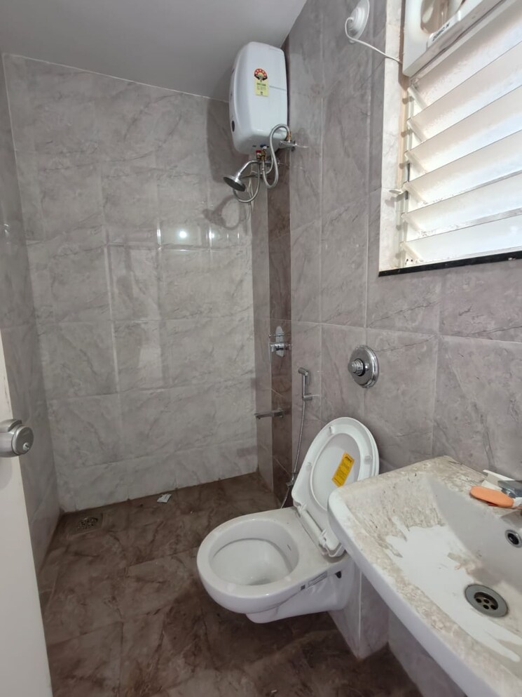 Bathroom, goel-ganga-aria 2 Bedroom 750 Sq.Ft. Apartment In Dhanori Pune 9124312