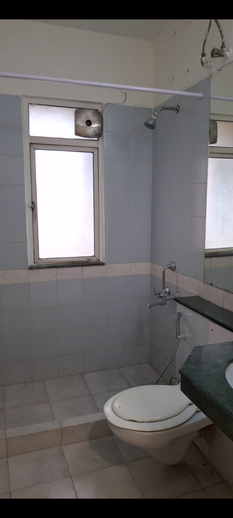 Bathroom, dlf-regency-park-ii 3 Bedroom 1550 Sq.Ft. Apartment In Sector 27 Gurgaon 9124356