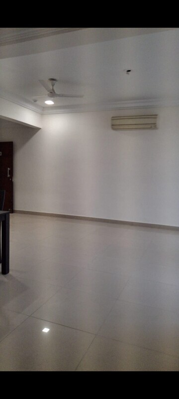 Room in 3 BHK Apartment at DLF Regency Park II, Sector 27 – for Sale