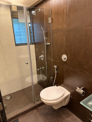 Bathroom in 3 BHK Apartment at Hamlin Apartment, Sector 43 – for Rent
