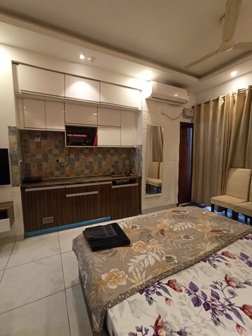 Room in Studio Apartment at Supertech North Eye, Sector 74 – for Rent