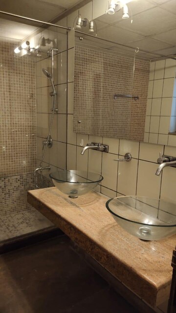 Bathroom in 3 BHK Apartment at Unitech Uniworld Gardens, Sector 47 – for Sale