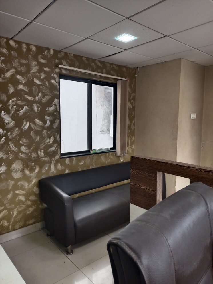Living Room, nanpura Commercial Office Space 350 Sq.Ft. In Nanpura Surat 9124515