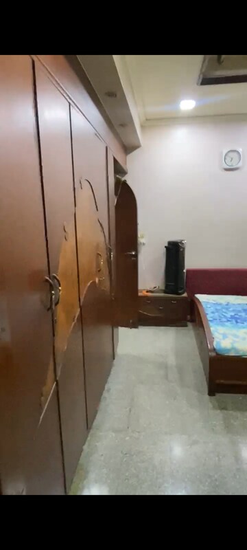 Furnished Amenities in 2 BHK Apartment at Ready Money Building, Madanpura – for Sale