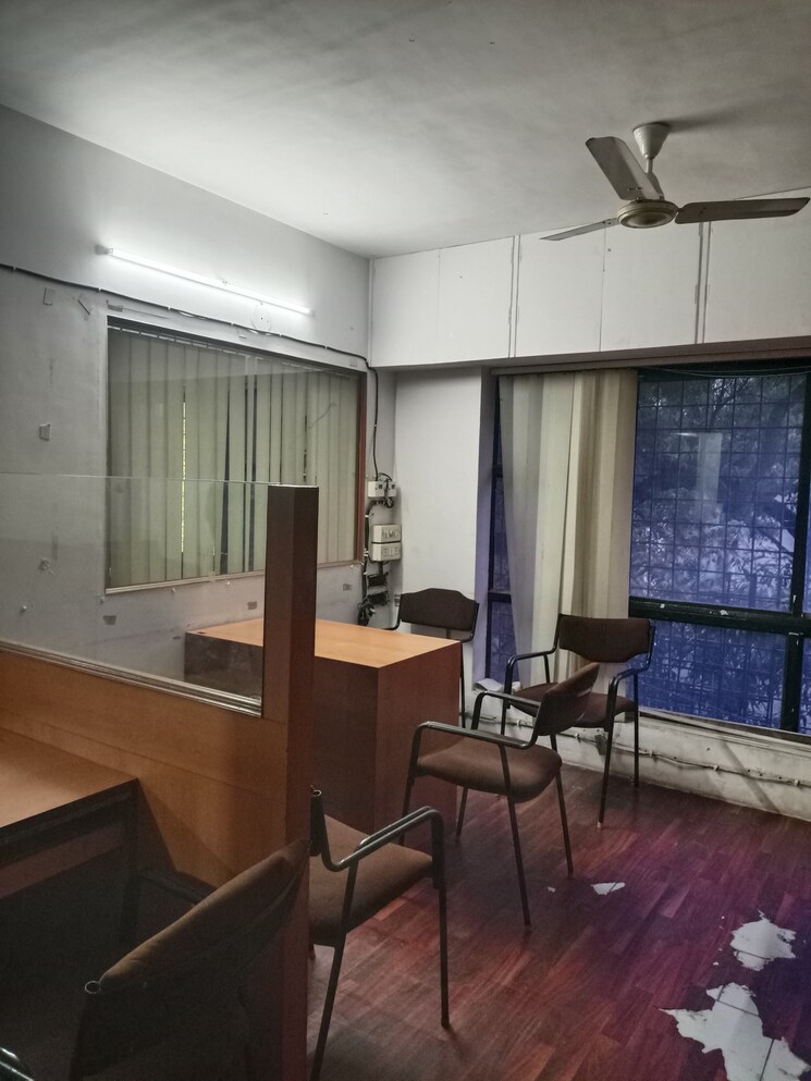 Living Room, nanpura Commercial Office Space 400 Sq.Ft. In Nanpura Surat 9124520