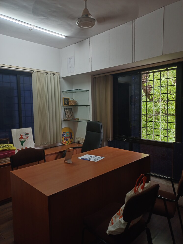 Team Area, nanpura Commercial Office Space 400 Sq.Ft. In Nanpura Surat 9124520
