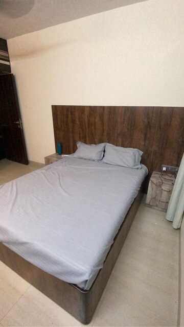 Bedroom in 2 BHK Apartment at Shradha Kunj, Santacruz East – for Rent
