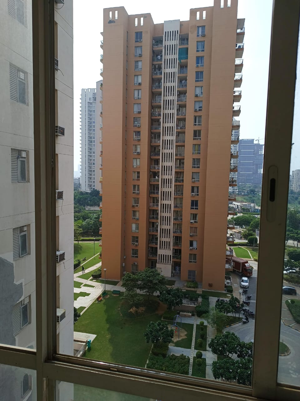 3 BHK 1700 Sq.Ft. Apartment in Pioneer Park Phase 1