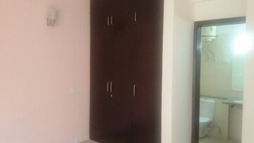 Room in 4 BHK Builder Floor at Unitech Woodstock Floors, Sector 50 – for Rent