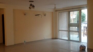 Room in 4 BHK Builder Floor at Unitech Woodstock Floors, Sector 50 – for Rent