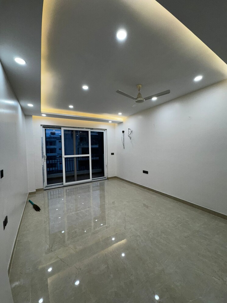 Room, faridabad central 3 Bedroom 256 Sq.Yd. Builder Floor In Faridabad Central Faridabad 9124541