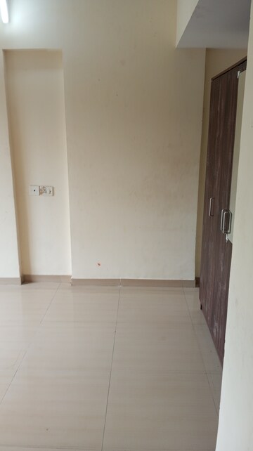 Room in 2 BHK Apartment at Unnathi Woods Phase 1 And 2, Ghodbunder Road – for Rent