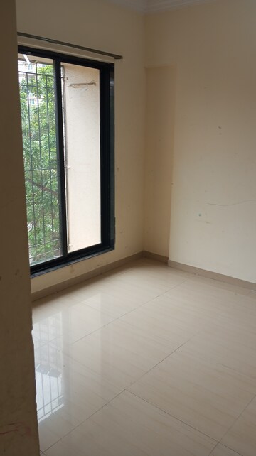 Room in 2 BHK Apartment at Unnathi Woods Phase 1 And 2, Ghodbunder Road – for Rent