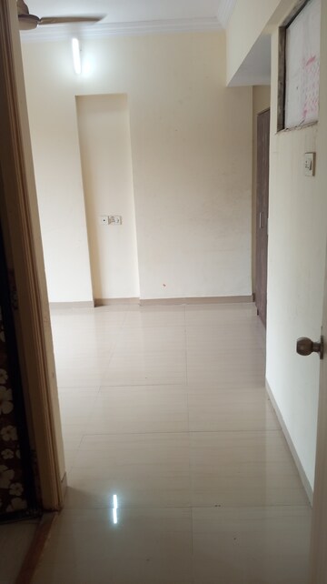 Room in 2 BHK Apartment at Unnathi Woods Phase 1 And 2, Ghodbunder Road – for Rent