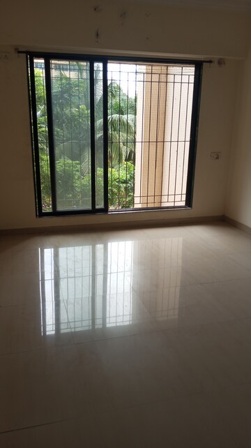 Room in 2 BHK Apartment at Unnathi Woods Phase 1 And 2, Ghodbunder Road – for Rent