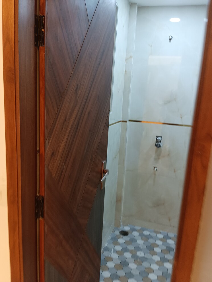 Bathroom, chattarpur 4 Bedroom 160 Sq.Yd. Builder Floor In Chattarpur Delhi 9124617