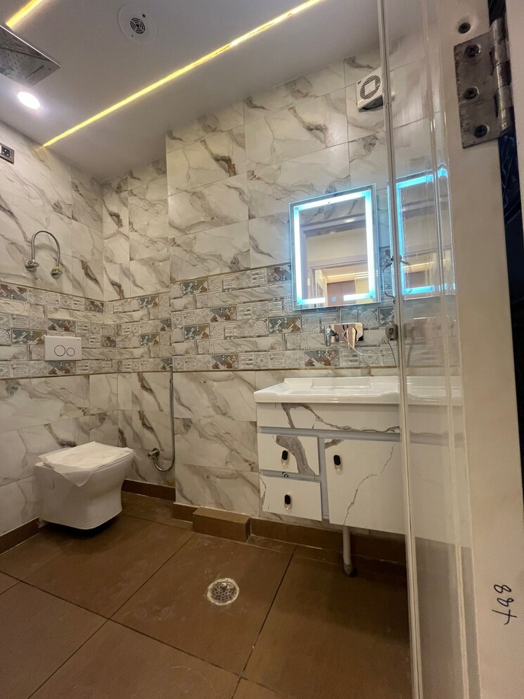 Bathroom, dwarka mor 3 Bedroom 900 Sq.Ft. Apartment In Dwarka Mor Delhi 9124610