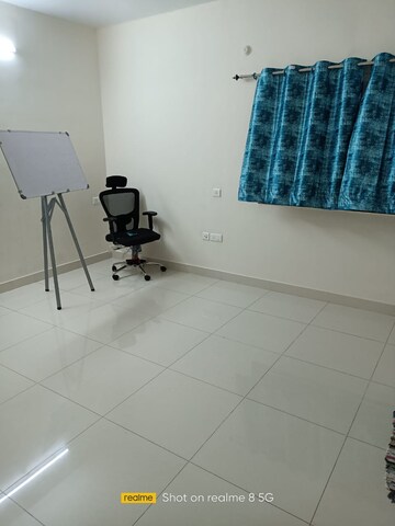 Room in 3 BHK Apartment at Lahari Harivillu, Manikonda – for Rent