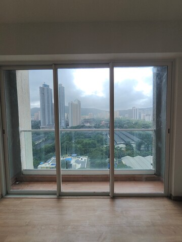 Room in 2 BHK Apartment at Indiabulls One Indiabulls, Pokhran Road No Two – for Rent
