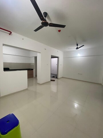 Room in 2.5 BHK Apartment at Krisala 41 Cosmo, Tathawade – for Rent