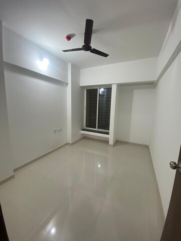 Room in 2.5 BHK Apartment at Krisala 41 Cosmo, Tathawade – for Rent