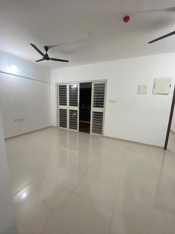 Room in 2.5 BHK Apartment at Krisala 41 Cosmo, Tathawade – for Rent