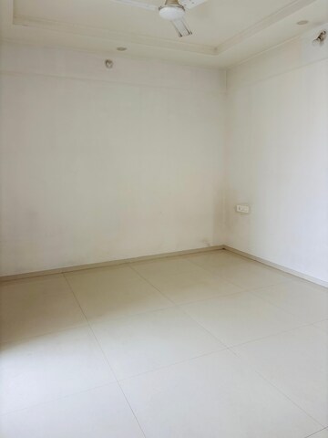 Room in 2.5 BHK Apartment at Krisala 41 Cosmo, Tathawade – for Rent
