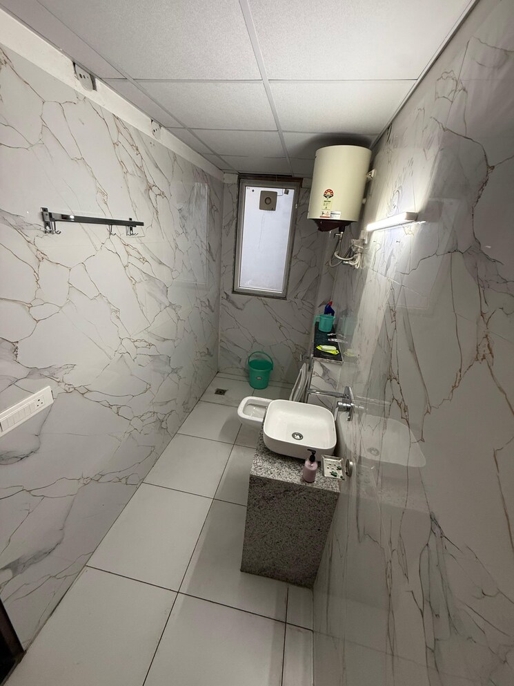 Bathroom, sector 40 3 Bedroom 1750 Sq.Ft. Builder Floor In Sector 40 Gurgaon 9124823