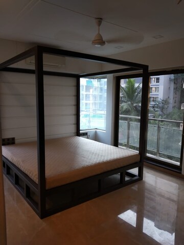 Room in 4 BHK Apartment at Raja Tirupati Balaji Towers, Santacruz West – for Rent
